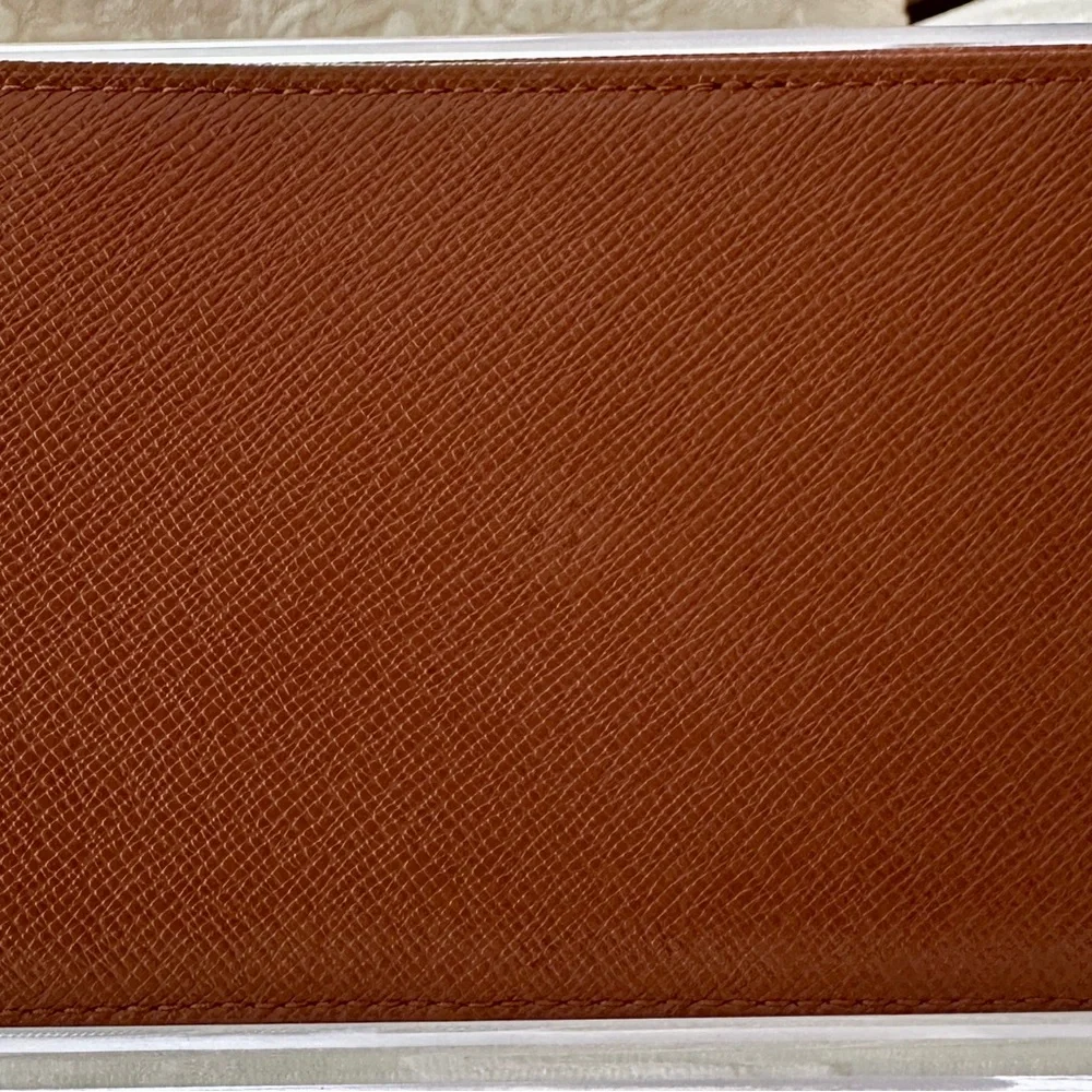 Authentic Louis Vuitton Taiga ID Card Holder - Unisex - Picture 2 of 6